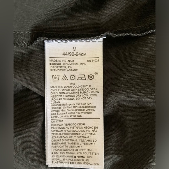 Dress that arrives above knee. Worn only once. Very confortable. - Picture 6 of 7